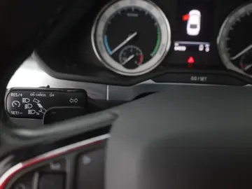 Superb 1.4 TSI iV LED Navi Sitzheizung AHK DAB