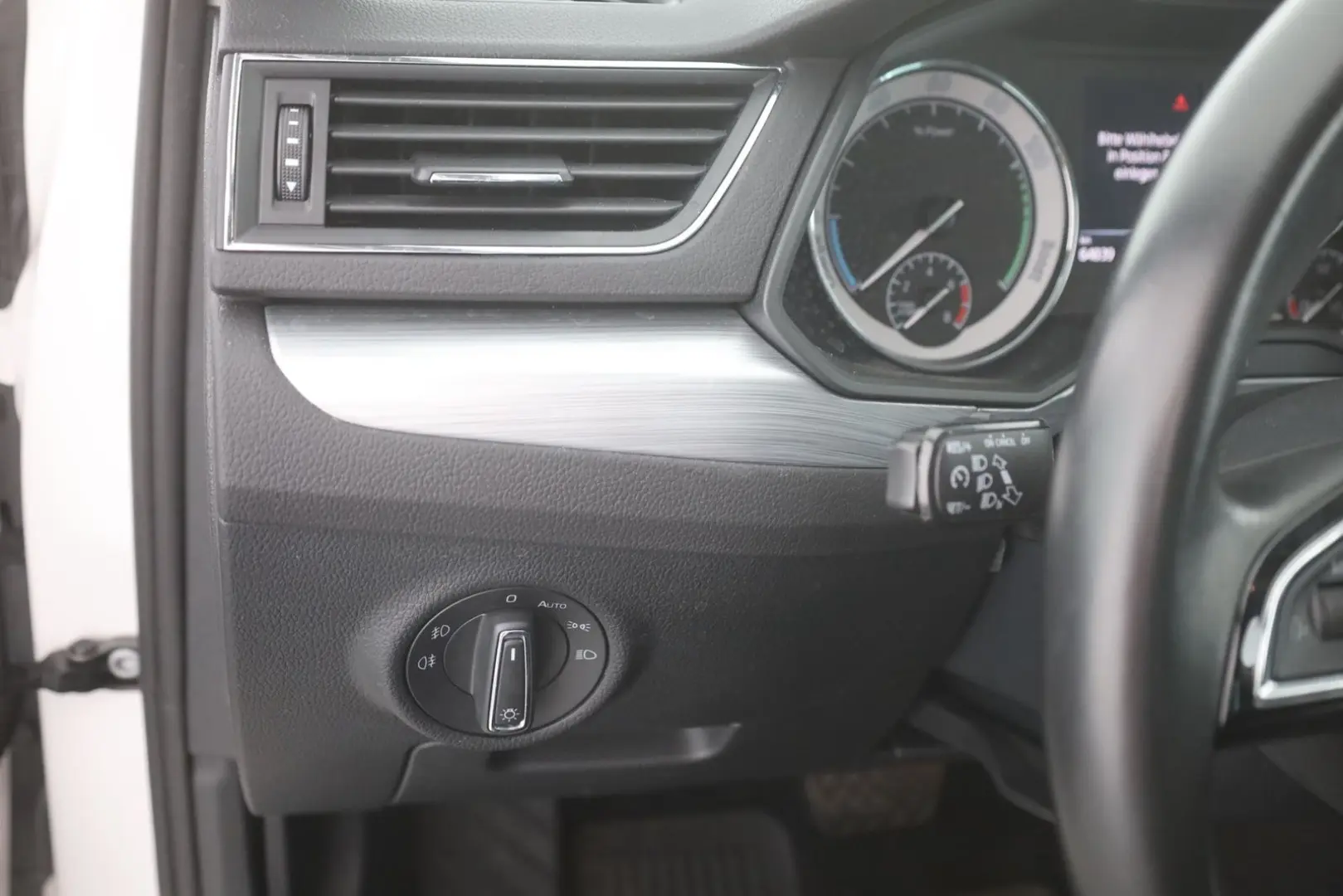 Superb 1.4 TSI iV LED Navi Sitzheizung AHK DAB