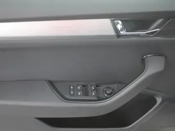 Superb 1.4 TSI iV LED Navi Sitzheizung AHK DAB