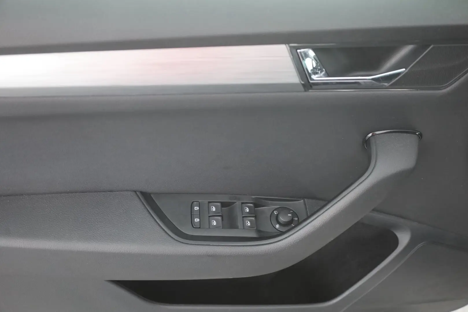 Superb 1.4 TSI iV LED Navi Sitzheizung AHK DAB