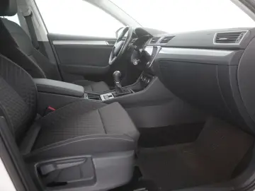 Superb 1.4 TSI iV LED Navi Sitzheizung AHK DAB