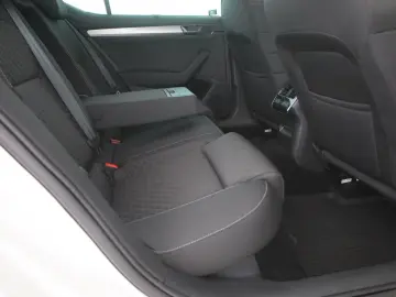 Superb 1.4 TSI iV LED Navi Sitzheizung AHK DAB