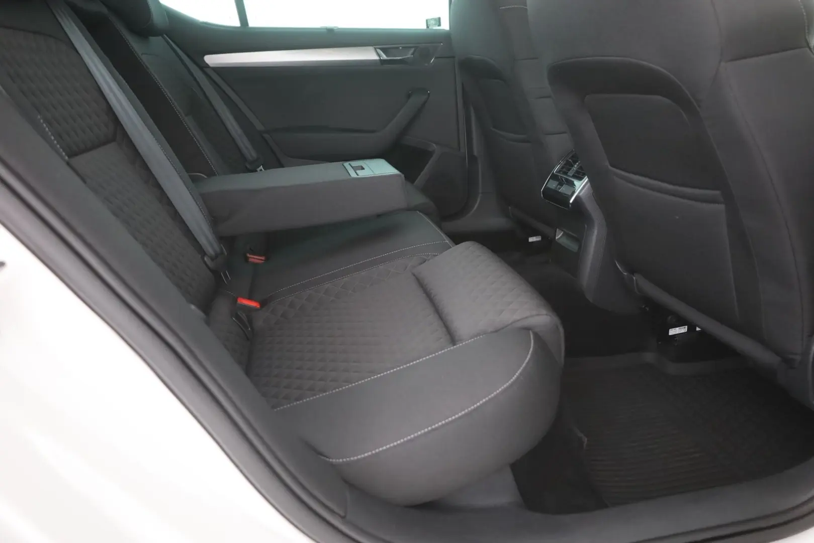 Superb 1.4 TSI iV LED Navi Sitzheizung AHK DAB