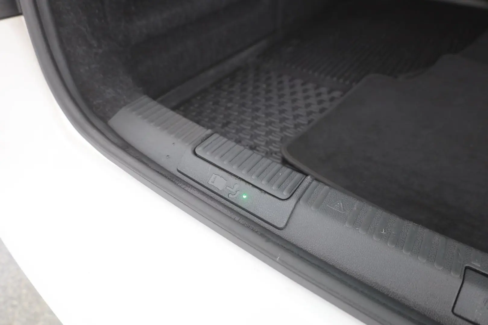 Superb 1.4 TSI iV LED Navi Sitzheizung AHK DAB