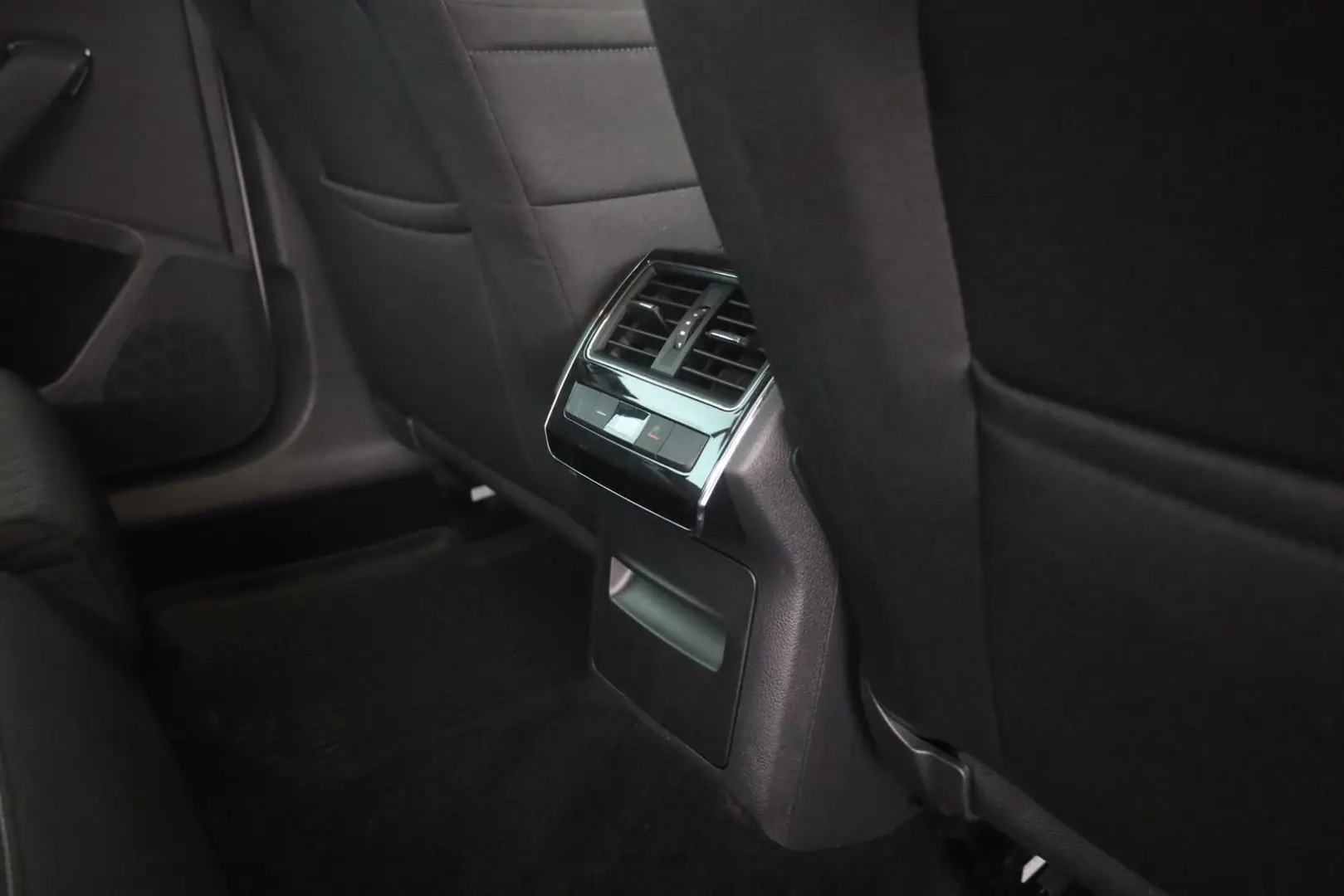 Superb 1.4 TSI iV LED Navi Sitzheizung AHK DAB