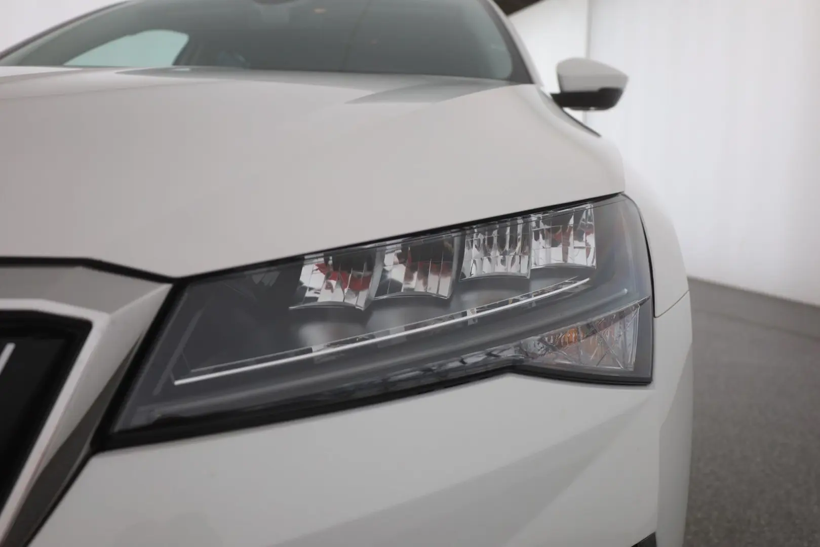 Superb 1.4 TSI iV LED Navi Sitzheizung AHK DAB