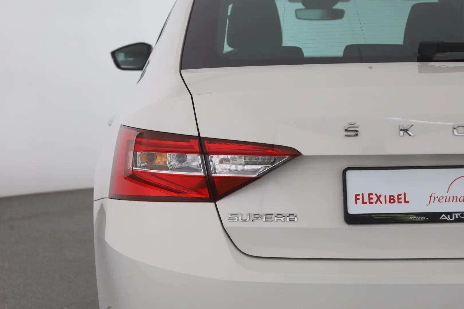 Superb 1.4 TSI iV LED Navi Sitzheizung AHK DAB