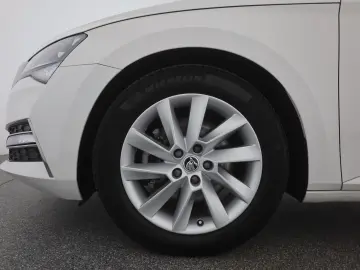 Superb 1.4 TSI iV LED Navi Sitzheizung AHK DAB