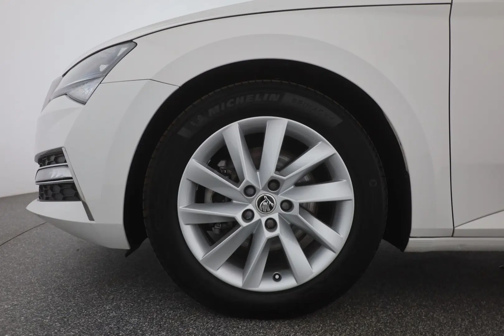 Superb 1.4 TSI iV LED Navi Sitzheizung AHK DAB