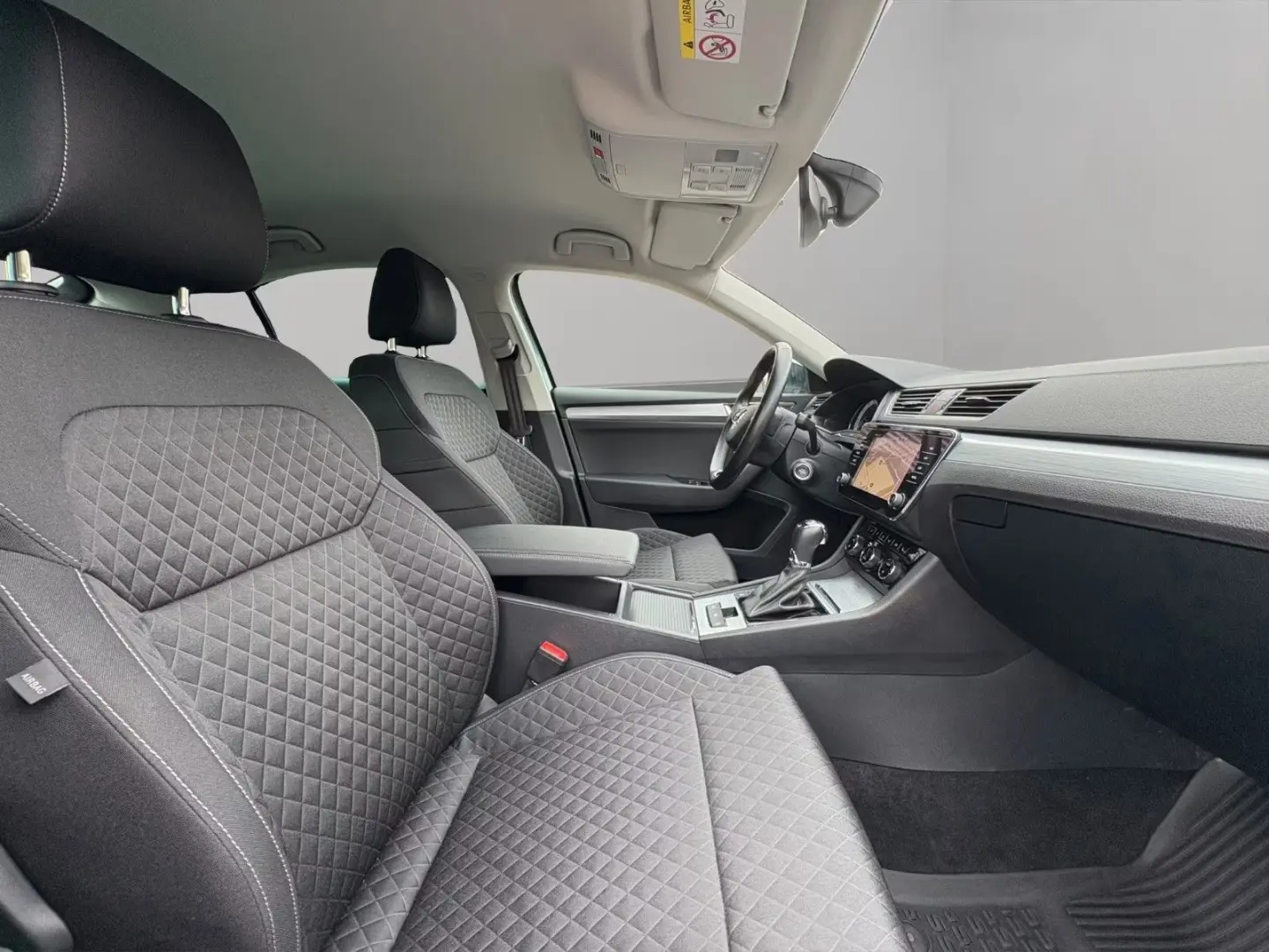 Superb Lim. Ambition iV NAVI APPLECAR