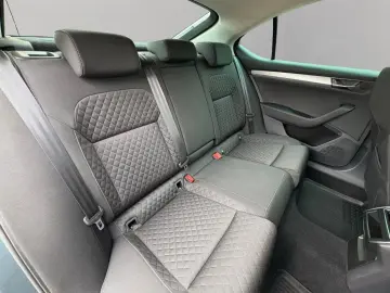 Superb Lim. Ambition iV NAVI APPLECAR