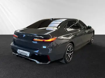 i7 xDrive60 Lr. 777 - br. o.Anz. 27Mon 5`Km p.A.