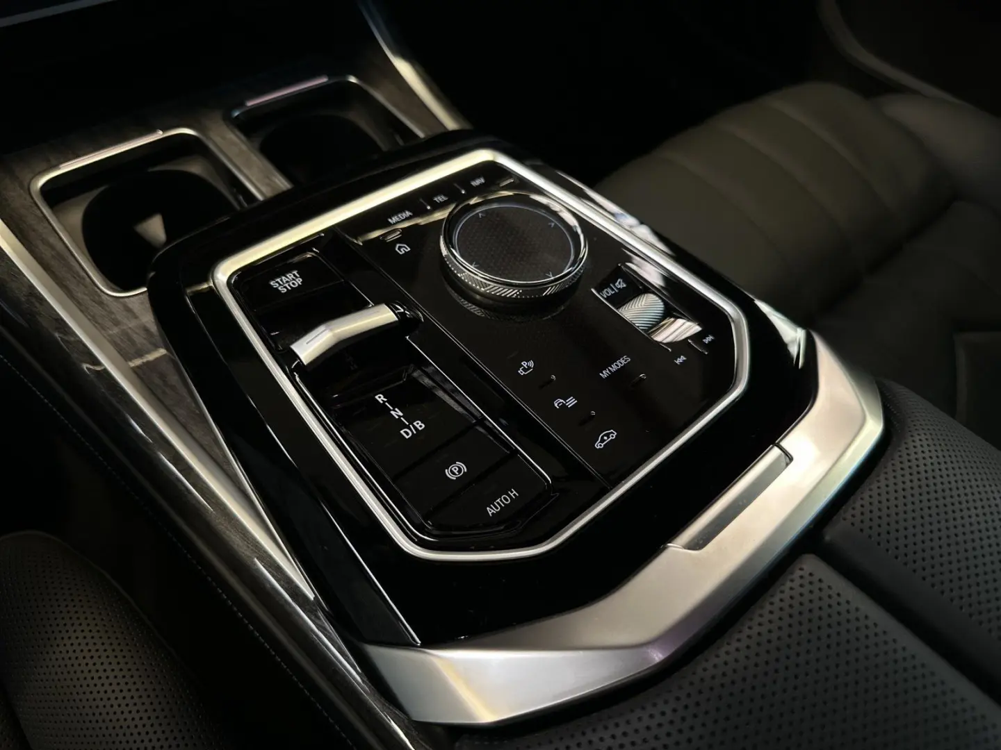 i7 xDrive60 Lr. 777 - br. o.Anz. 27Mon 5`Km p.A.