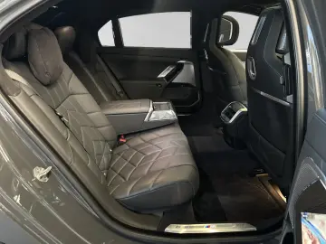 i7 xDrive60 Lr. 777 - br. o.Anz. 27Mon 5`Km p.A.