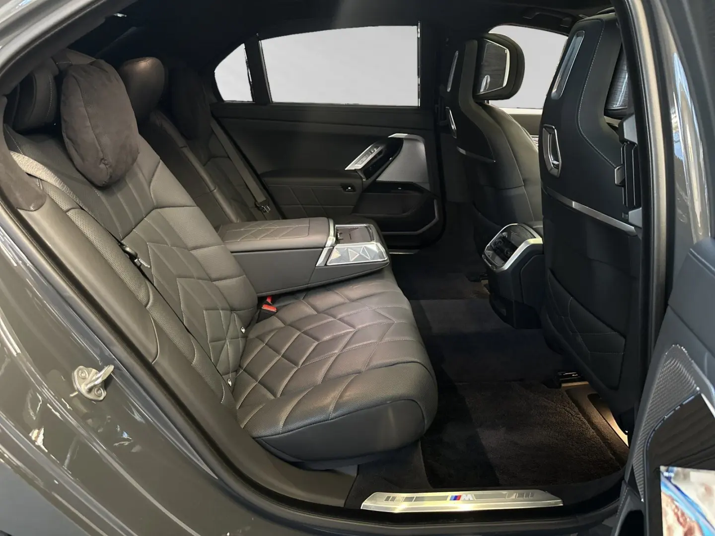 i7 xDrive60 Lr. 777 - br. o.Anz. 27Mon 5`Km p.A.