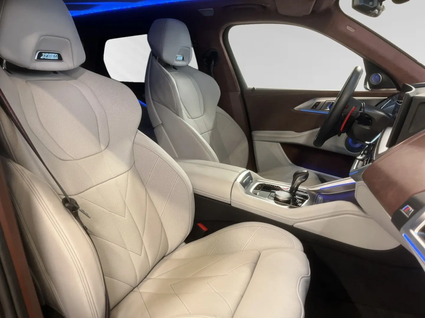 XM 50e Individual Mora met. AHK 23 LMR Autobahna