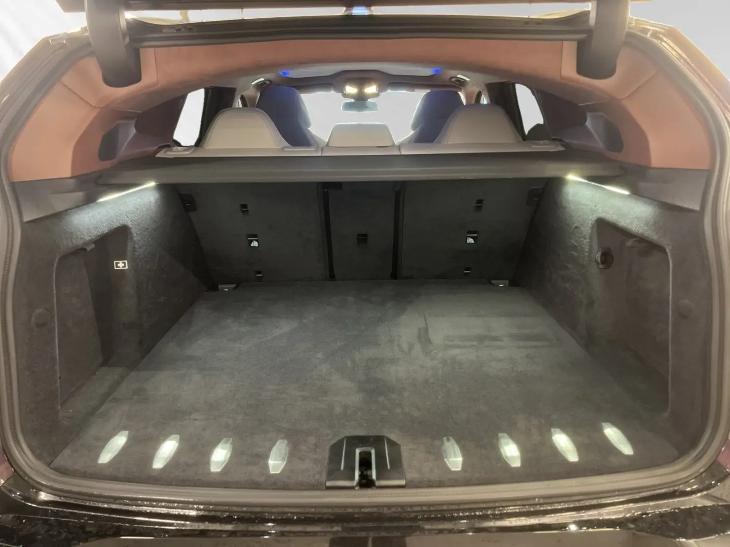 XM 50e Individual Mora met. AHK 23 LMR Autobahna