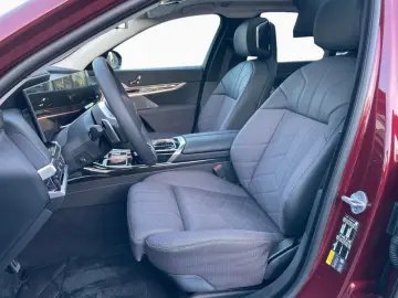 i7 xDr60 649 - 0Anz M-Sport Sky Executive Lounge