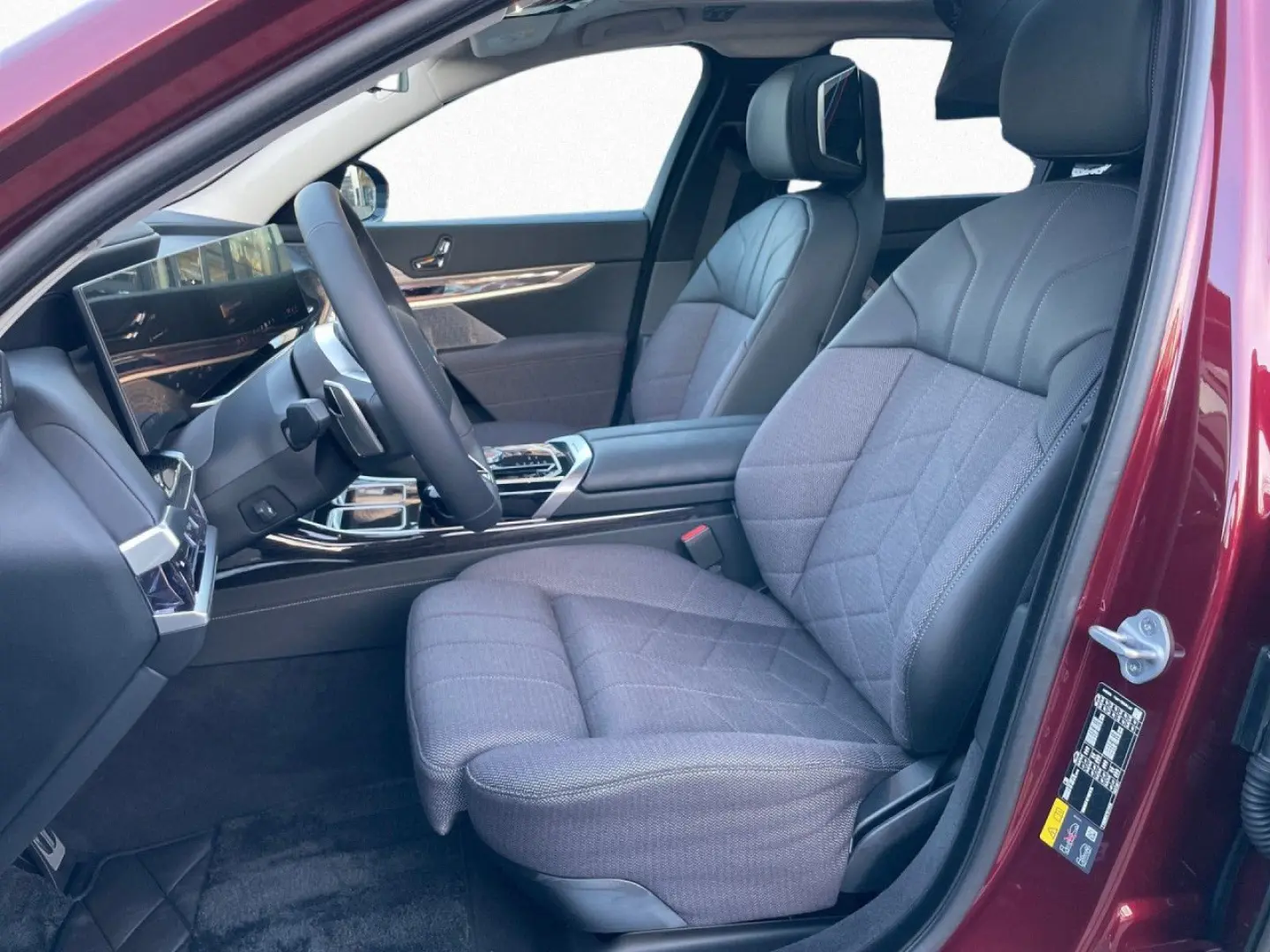 i7 xDr60 649 - 0Anz M-Sport Sky Executive Lounge