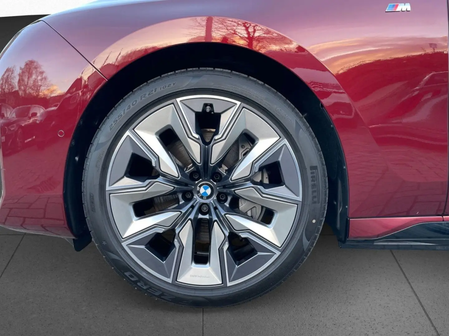 i7 xDr60 649 - 0Anz M-Sport Sky Executive Lounge