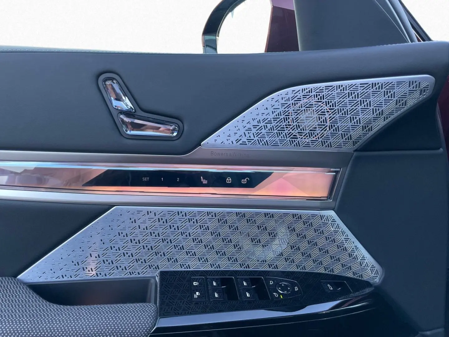 i7 xDr60 649 - 0Anz M-Sport Sky Executive Lounge