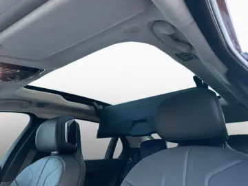 i7 xDr60 649 - 0Anz M-Sport Sky Executive Lounge