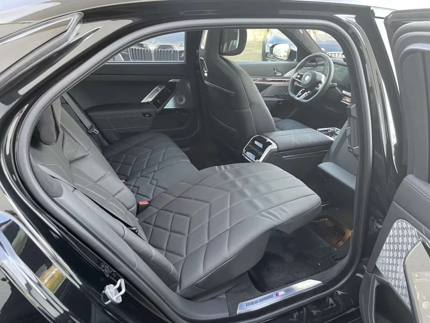 i7 xDrive60 M Sport    Massage B&W TheatreScreen