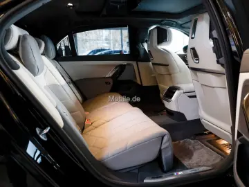 i7 xDrive60 M Sportpaket Innovationsp. Durchlade