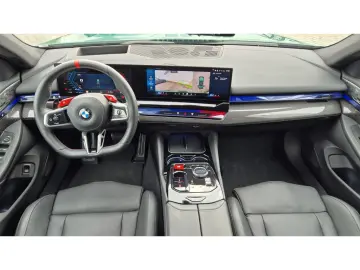 M5 xDrive AHK B&W CARBON V-MAX