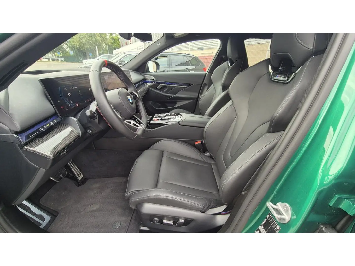 M5 xDrive AHK B&W CARBON V-MAX