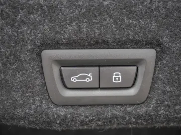 M5 xDrive AHK B&W CARBON V-MAX