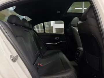 330i Automatik M-Sport  Komfortzugang  Scheckh.