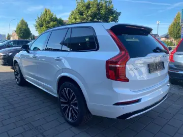 XC90 T8 Plus Dark Recharge Plug-In Hybrid Twin