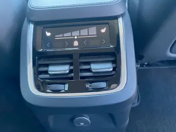 XC90 T8 Plus Dark Recharge Plug-In Hybrid Twin