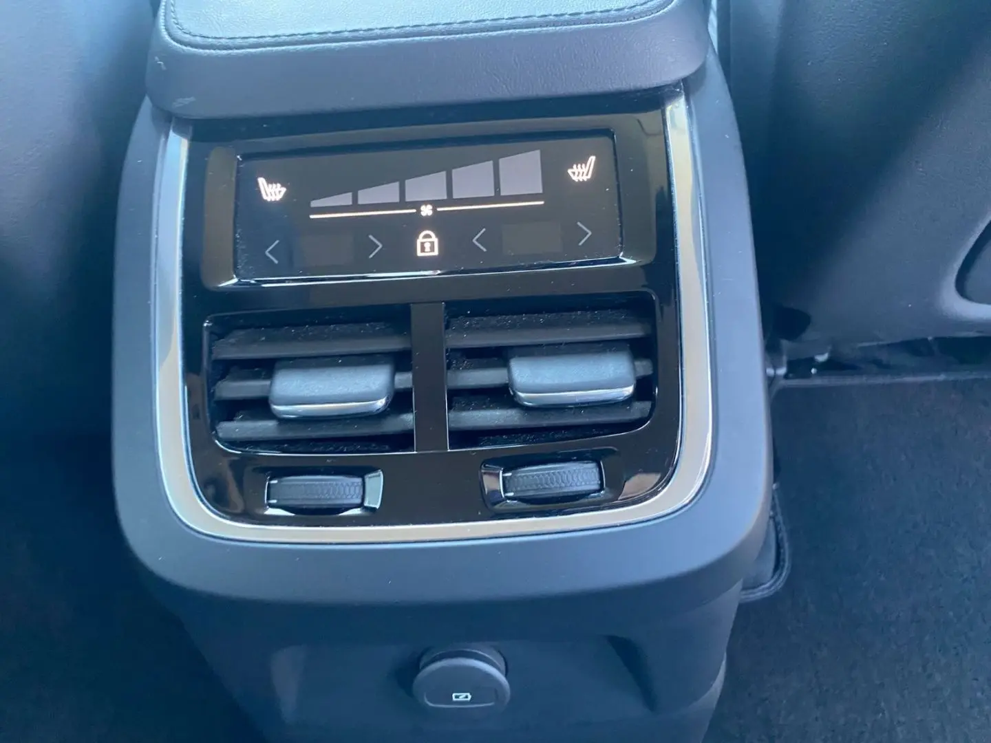 XC90 T8 Plus Dark Recharge Plug-In Hybrid Twin