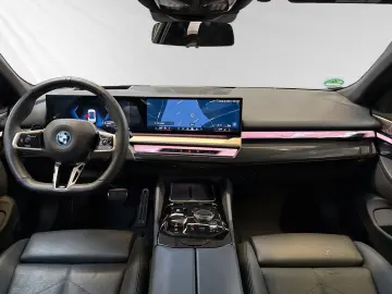 550e xDrive M Sport AHK B&W Autobahnass. Head-Up