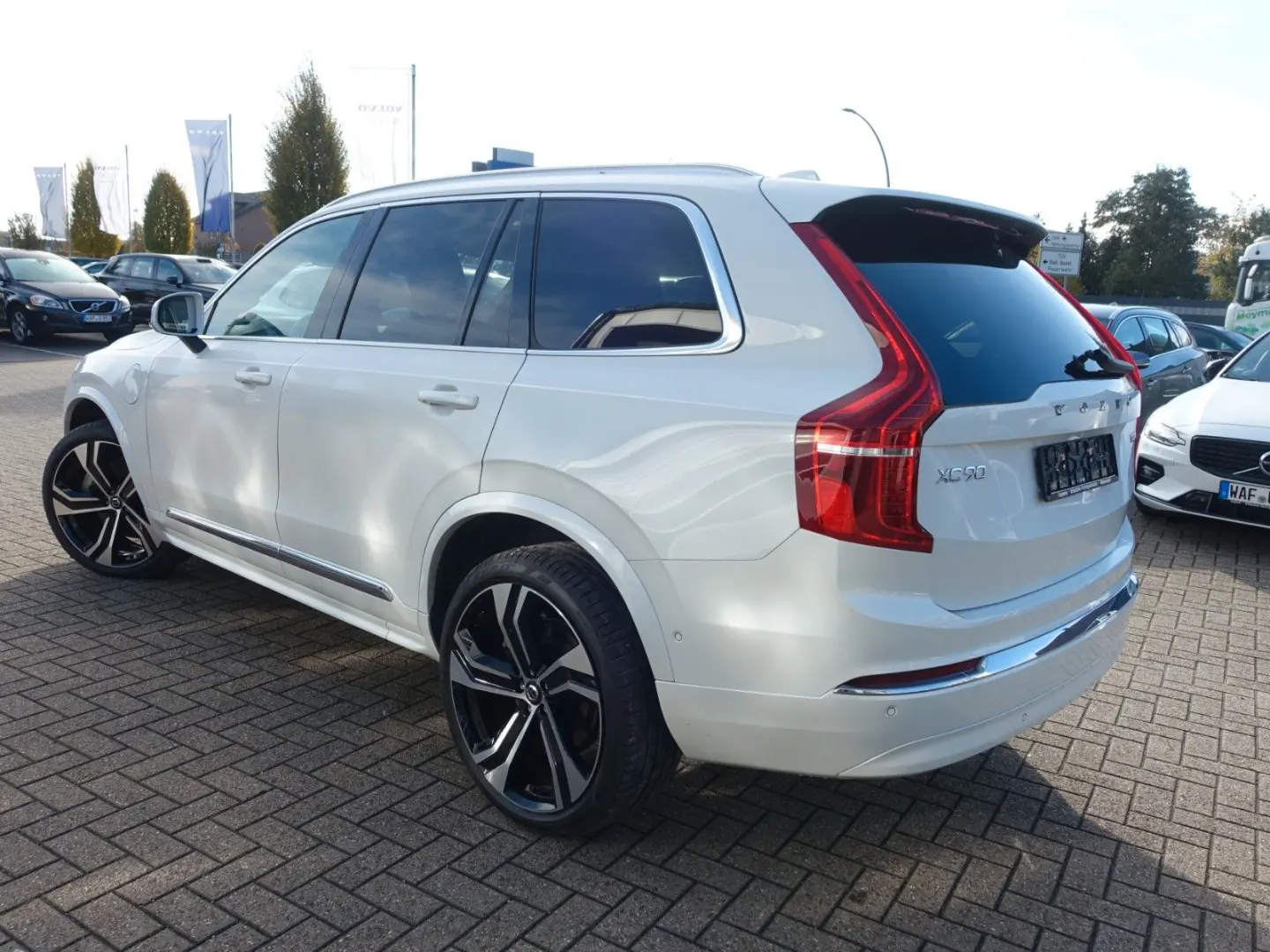 XC90 Plus  T8 AWD Plug-in Hybrid 360  HeadUP BLS