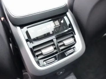 XC90 Plus  T8 AWD Plug-in Hybrid 360  HeadUP BLS