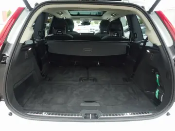 XC90 Plus  T8 AWD Plug-in Hybrid 360  HeadUP BLS