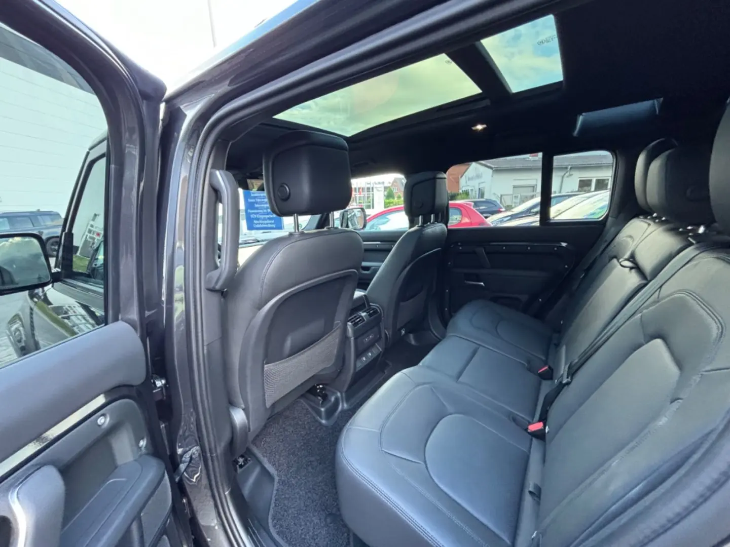 Defender 110 D250 AWD  X-DYNAMIC  HSE 20 MY25