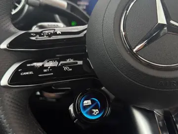 SL63 4MATIC  DISTRONIC HEAD-UP HINTERACHSLENKUNG