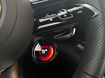 SL63 4MATIC  DISTRONIC HEAD-UP HINTERACHSLENKUNG