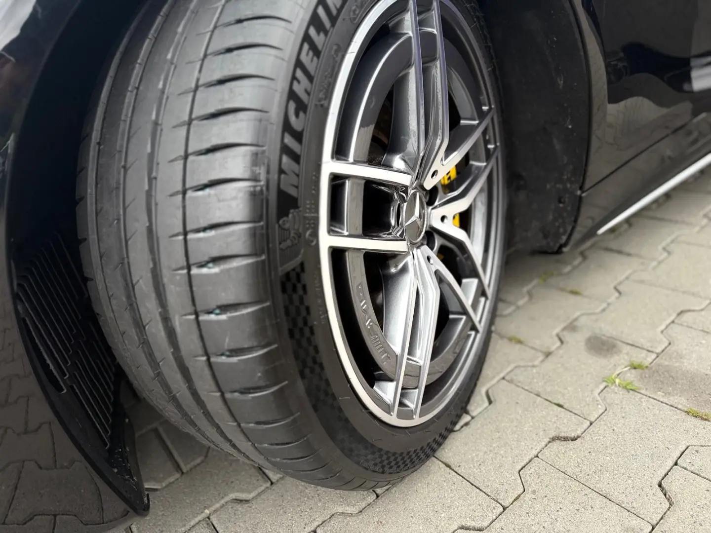 SL63 4MATIC  DISTRONIC HEAD-UP HINTERACHSLENKUNG