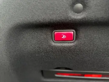 SL63 4MATIC  DISTRONIC HEAD-UP HINTERACHSLENKUNG