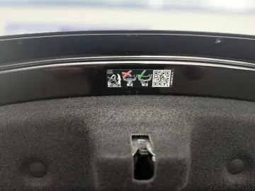 SL63 4MATIC  DISTRONIC HEAD-UP HINTERACHSLENKUNG