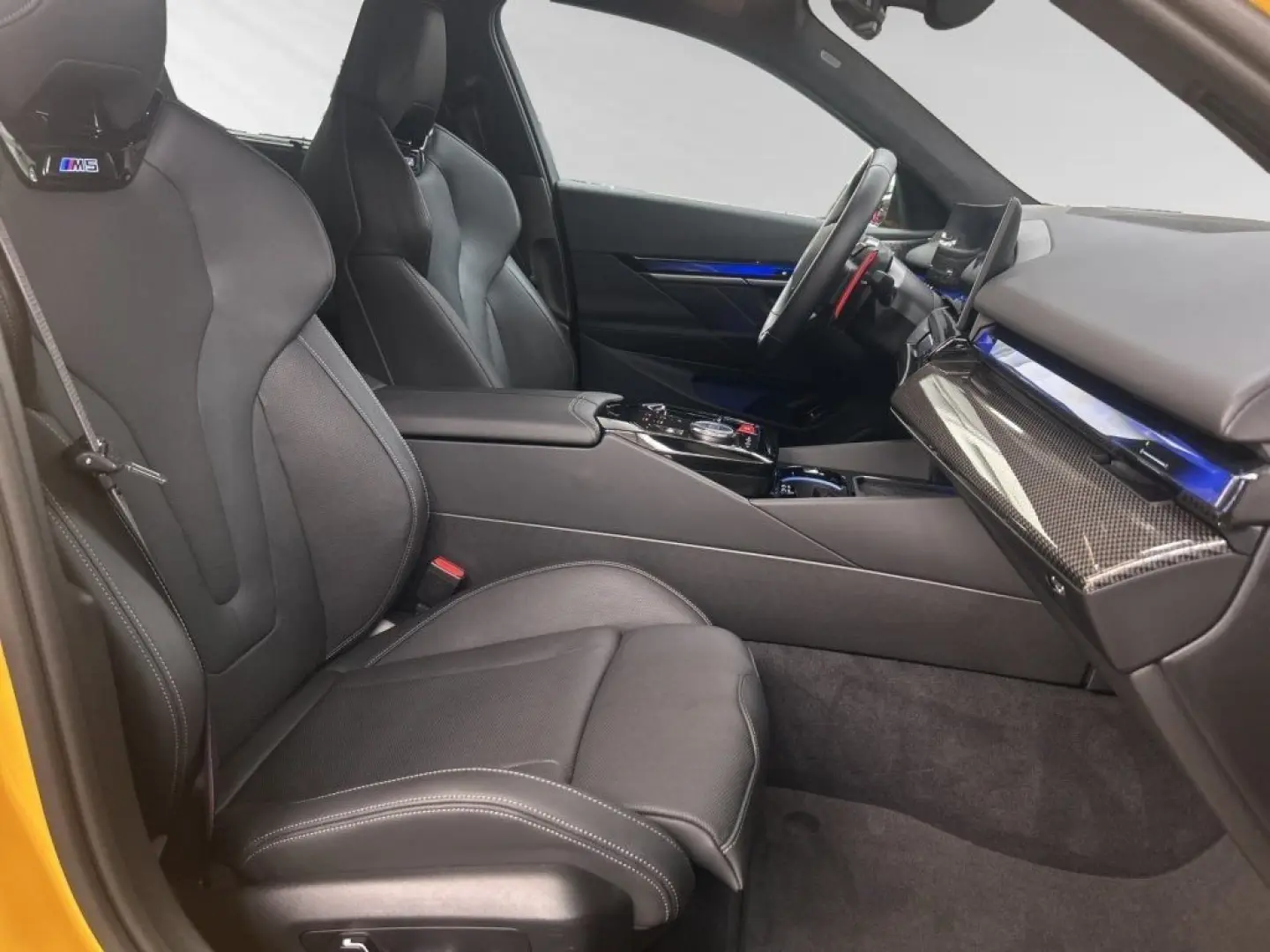 M5 Limousine  € 1.190 Zubehörbonus M Driver'Pack