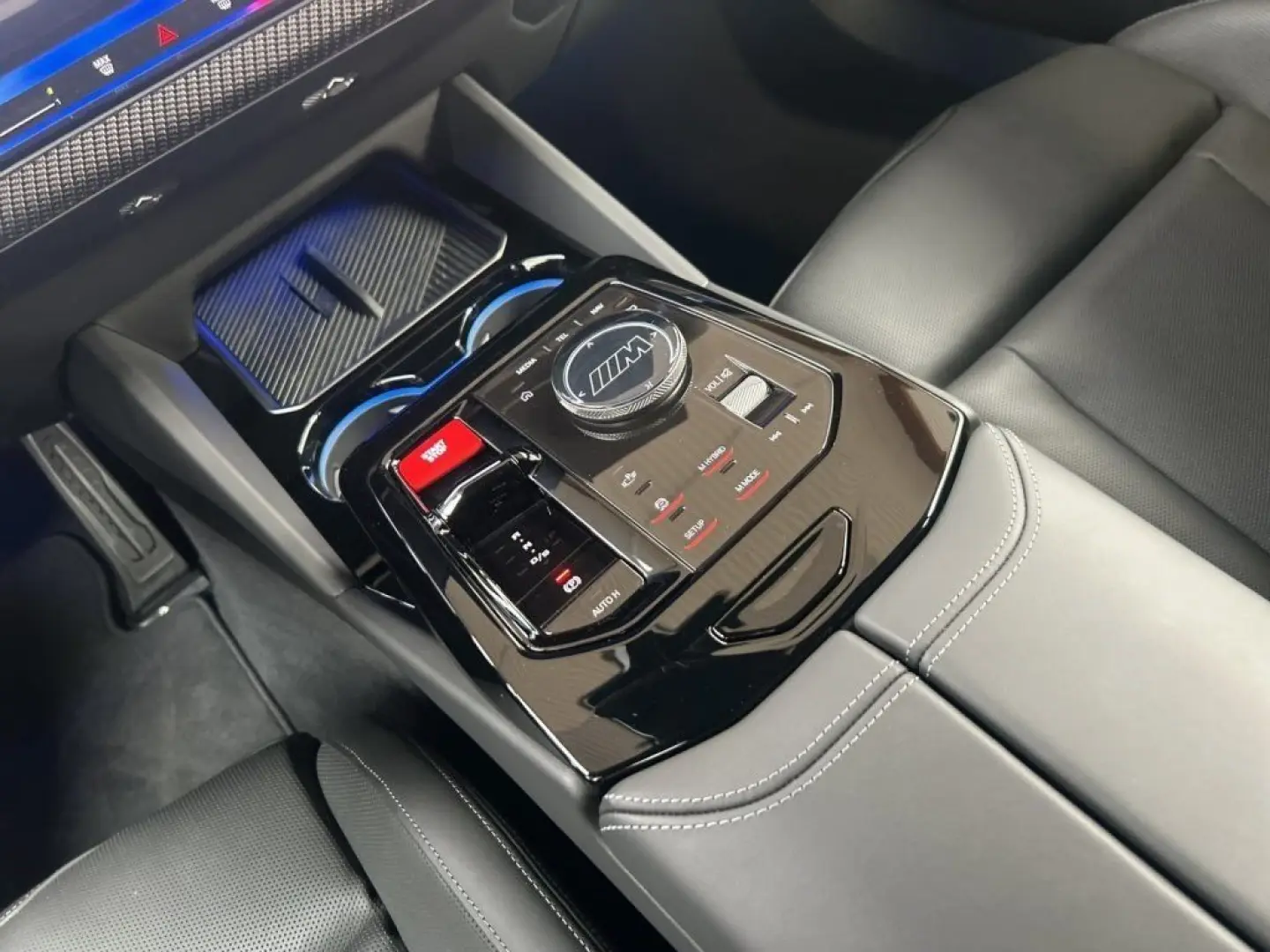 M5 Limousine  € 1.190 Zubehörbonus M Driver'Pack