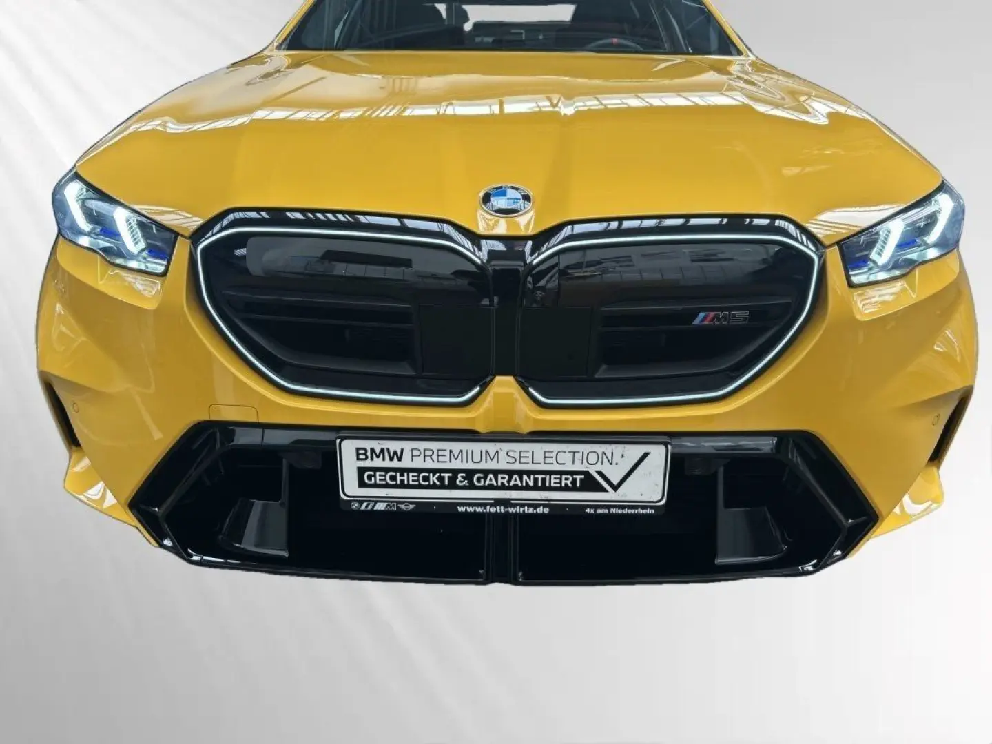 M5 Limousine  € 1.190 Zubehörbonus M Driver'Pack