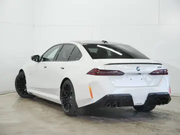 M5 Limousine M-Drive-Pack B&W CarbonKeramik AHK