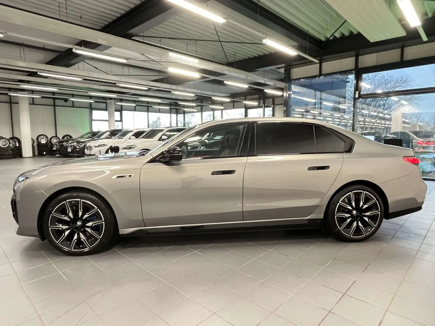 i7 M70 xDrive TV PANO ACC 360 KAM RFK NAVI Stand